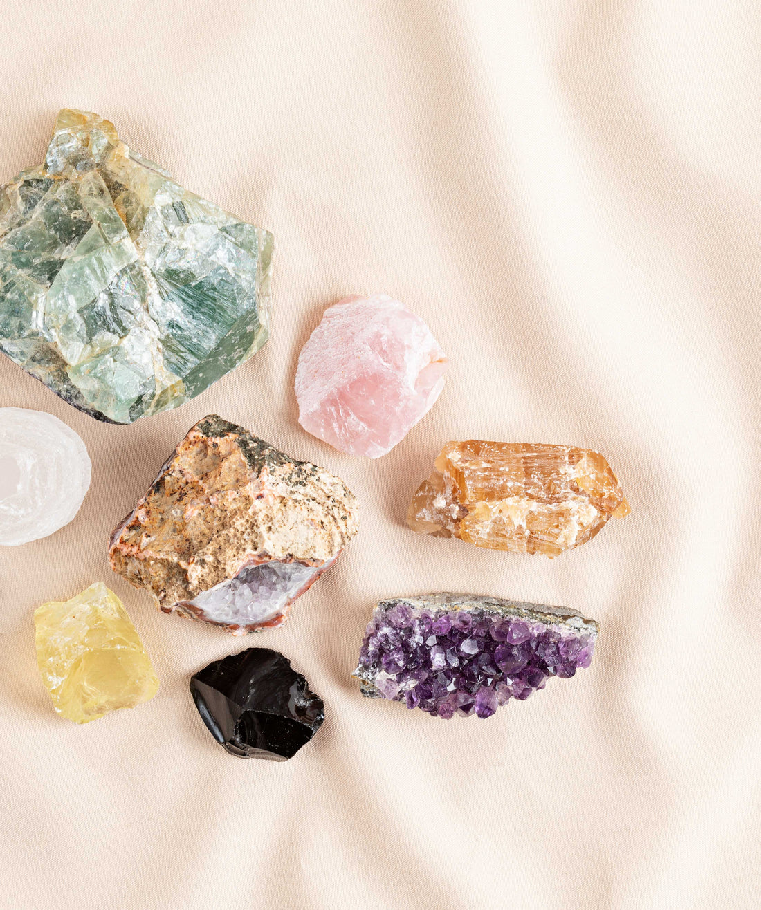 Die Magie der Materialien und Steine in unseren Einzigartigen Schmuckstücken