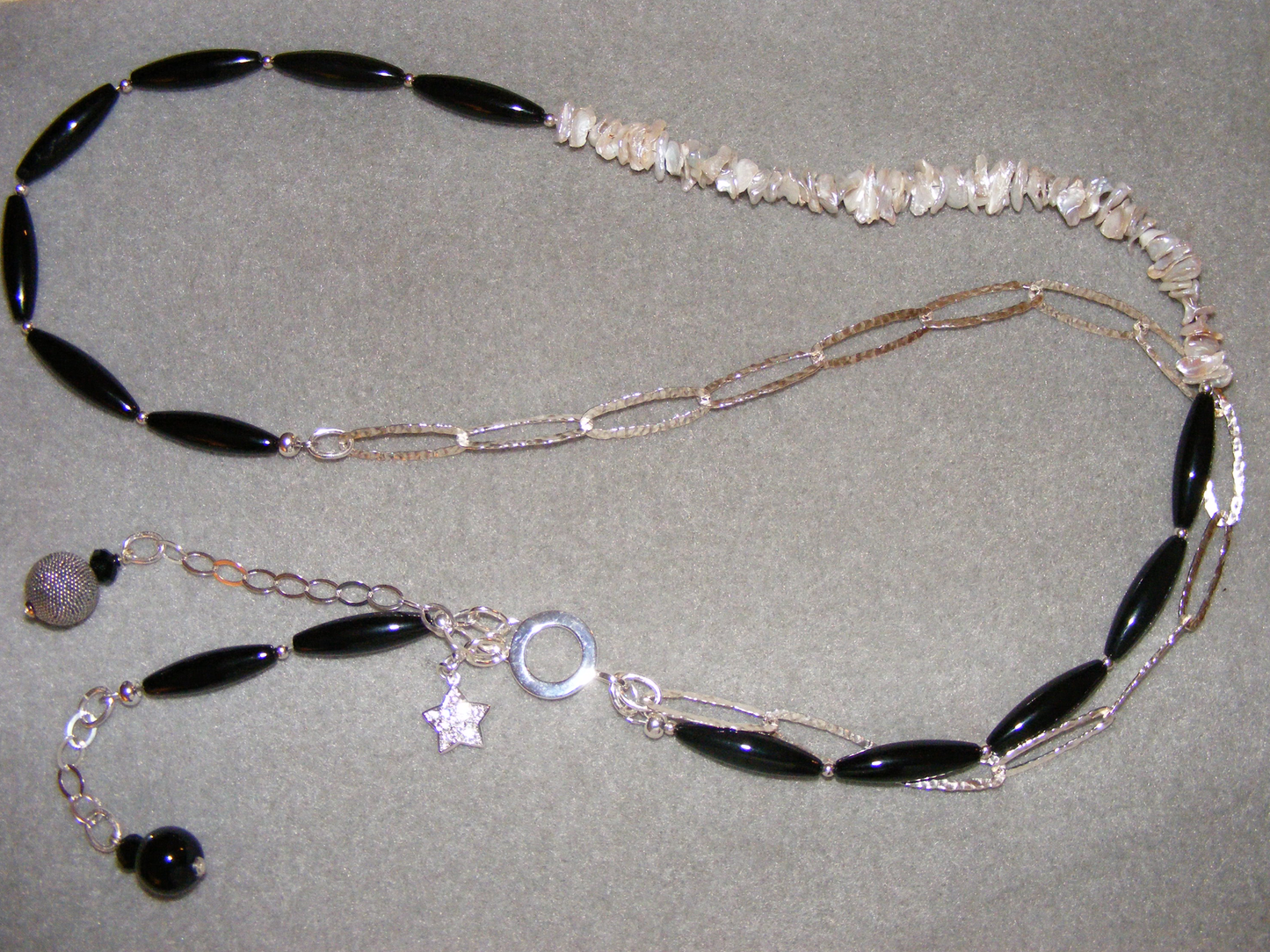 Designer-Halskette, Onyx-Oliven, Keshi-Perlen (jap.Südsee) und 925-Sterlingsilber