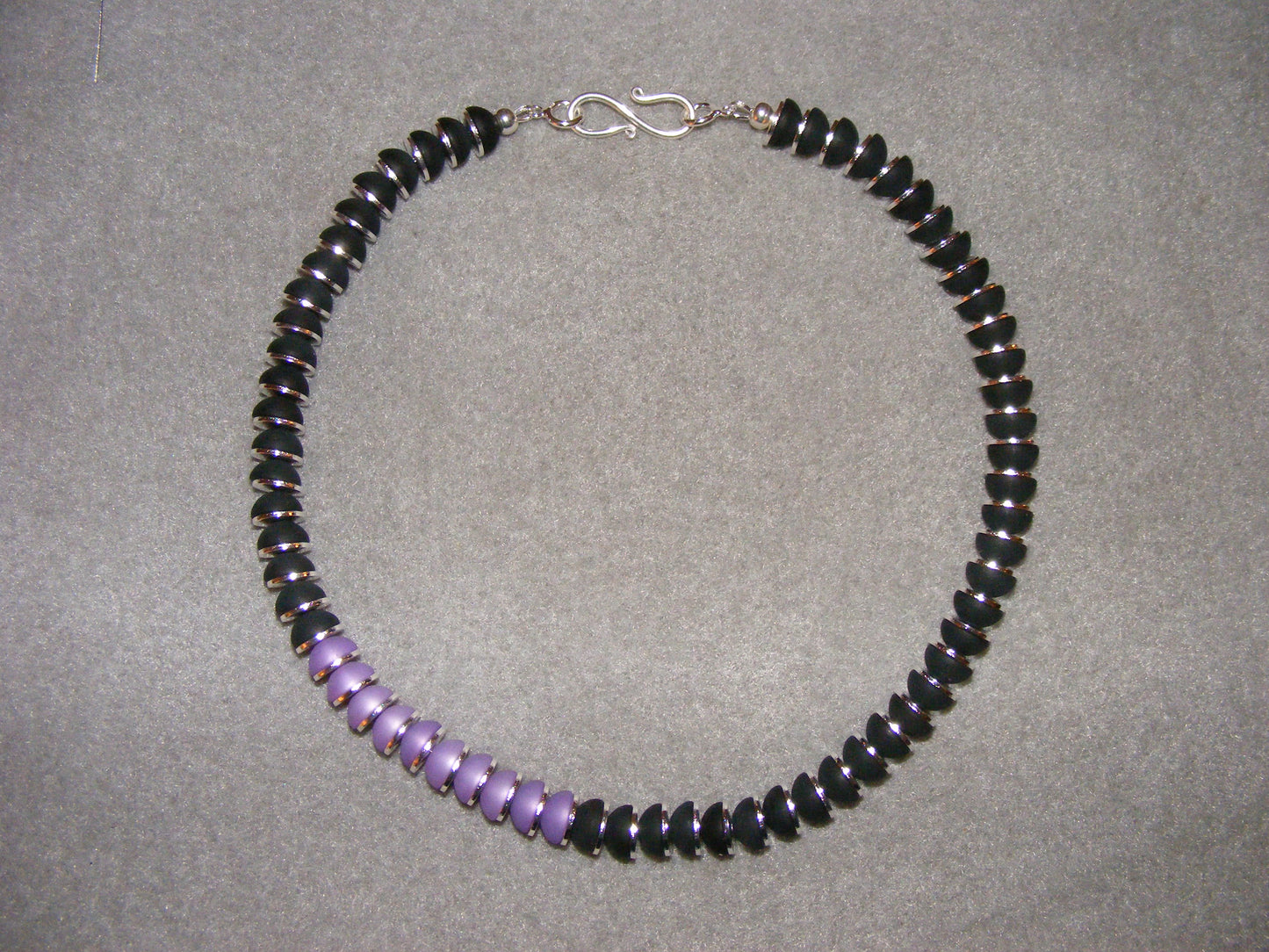 Halskette, 10 mm Polaris-Halbkugeln mit versilberten Scheiben